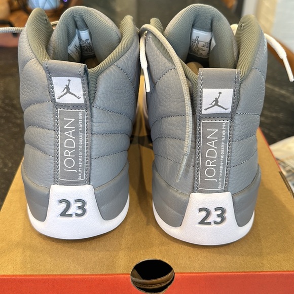 Air Jordan 12 Retro - Picture 4 of 9